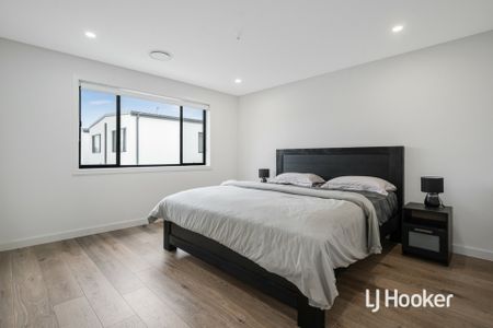 Beautiful 4 Bedroom Home - Great Location! - Photo 3