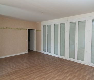 Location Maison 4 pièces 93 m² Luçay-le-Mâle - Photo 4