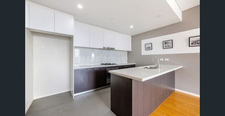 Modern light‑filled apartment with storage cage & communal terrace garden - Photo 4