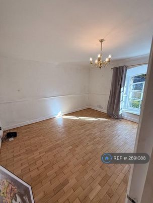 1 bedroom in a flat share to rent - Photo 1