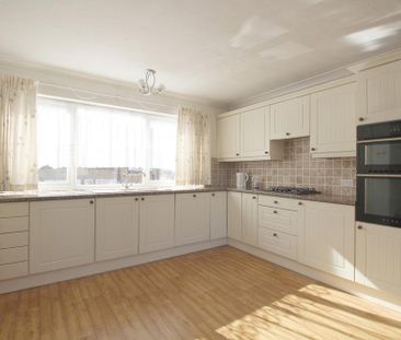 4 bedroom townhouse to rent - Photo 5