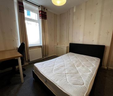 3 bedroom private hall to rent - Photo 5