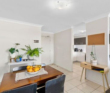 Central, Spacious & Convenient ! - Photo 1