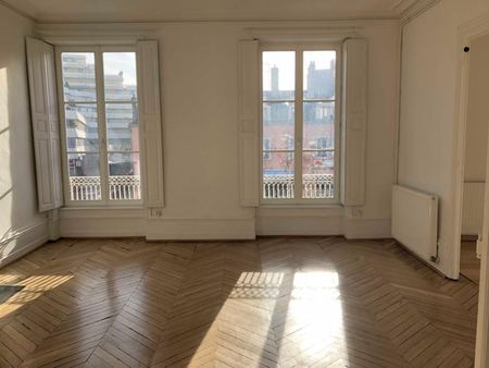 T4 avec 2 chambres - refait à neuf - Photo 4