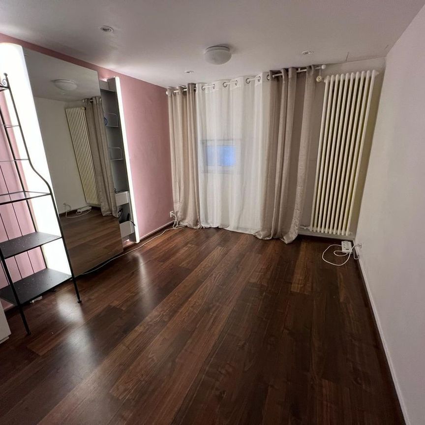 YOUR NEW WORKPLACE AS A SELF-EMPLOYED COSMETIC, MASSAGE, PHYSIO ETC. - Foto 1