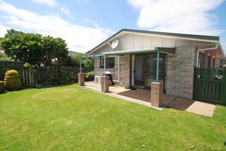 13A Karamu Street, Strandon - Photo 2