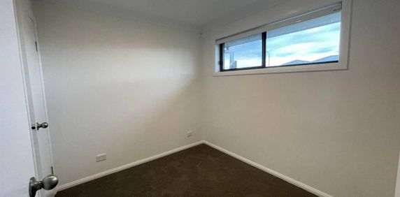 Modern, Near New Unit – Ross Hill - Photo 2