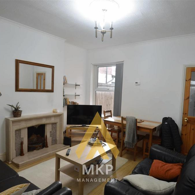 4 bedroom terraced house to rent - Photo 1
