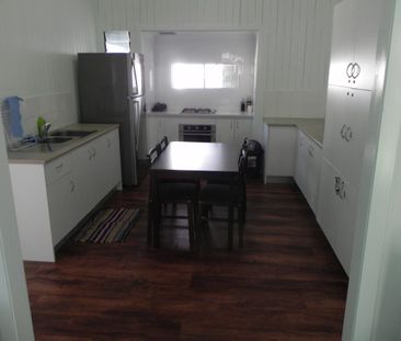 PERFECT ROOMING ACCOMMODATION FOR STUDENTS - CLOSE TO QUT - Photo 5