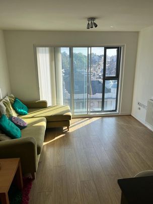 2 Bed Flat, Lewisham High Street, SE13 - Photo 1