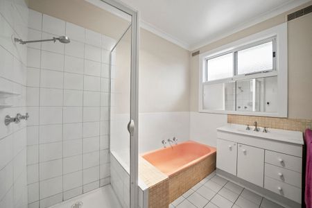 4 BEDROOM HOME NEXT TO GV HEALTH! - Photo 2