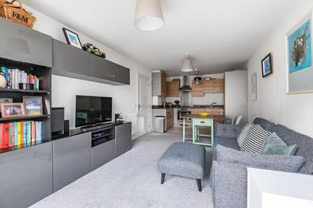 Tarves Way, London, SE10 - Photo 2