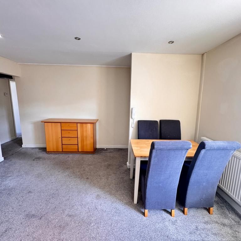 3 bedroom flat to rent - Photo 1