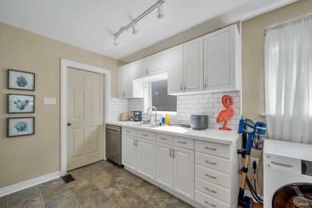 For Lease - 5 Highvale Road, Toronto, Ontario - Photo 3