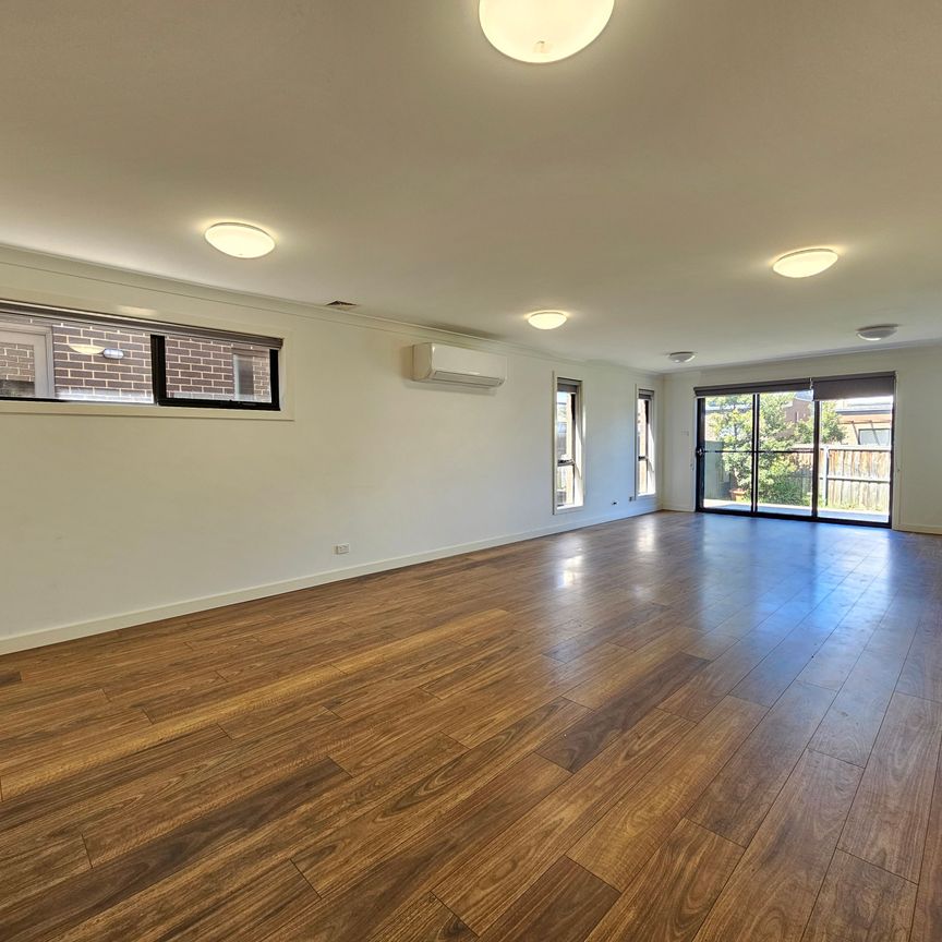 Modern and Spacious Family home in the heart of Colebee - Photo 1