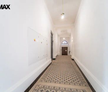 Pronájem bytu o dispozici 2+kk v ulici nám. Arnošta z Pardubic v Če... - Photo 2