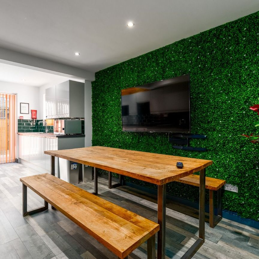 OX Living is proud to present this high-quality 9-bedroom co-living property, perfect for working professionals looking for stylish, stress-free living. Room 2 - Photo 1