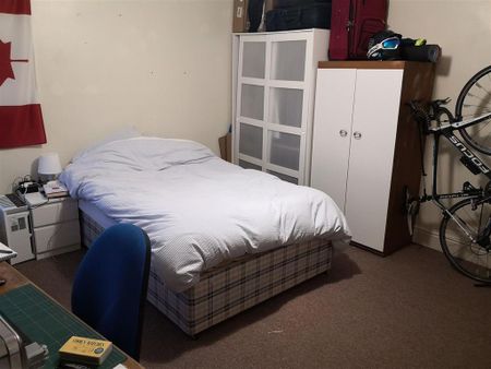 3 bedroom flat to rent - Photo 3
