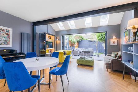 3 bedroom semi-detached house to rent - Photo 2