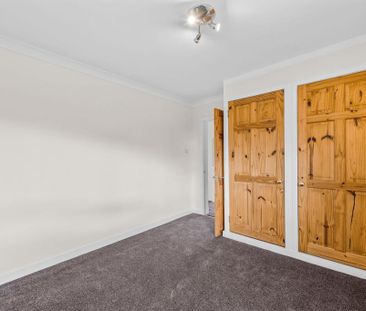 4 bedroom semi-detached house to rent - Photo 3