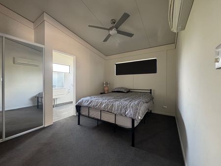FULLY FURNISHED UNIT - JUST BRING YOUR CLOTHES - Photo 4