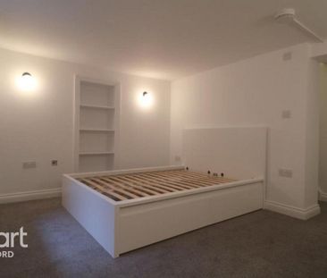 1 bedroom in a house share to rent - Photo 1