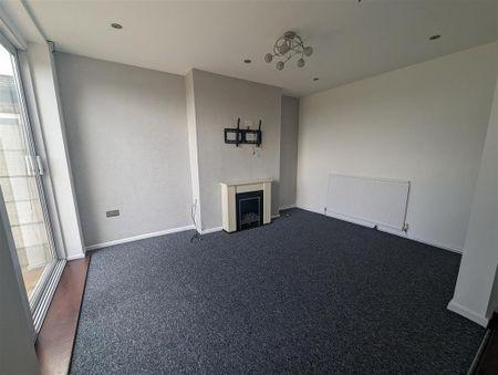 3 bedroom semi-detached house to rent - Photo 4