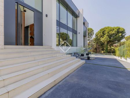 Luxury Villa for rent in Pozuelo de Alarcón, Autonomous Region of Madrid - Photo 4