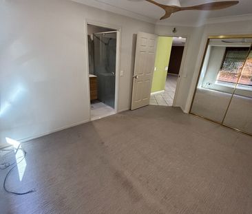 75 Greenacre Drive, Parkwood QLD 4214 - House For Rent | Domain - Photo 6