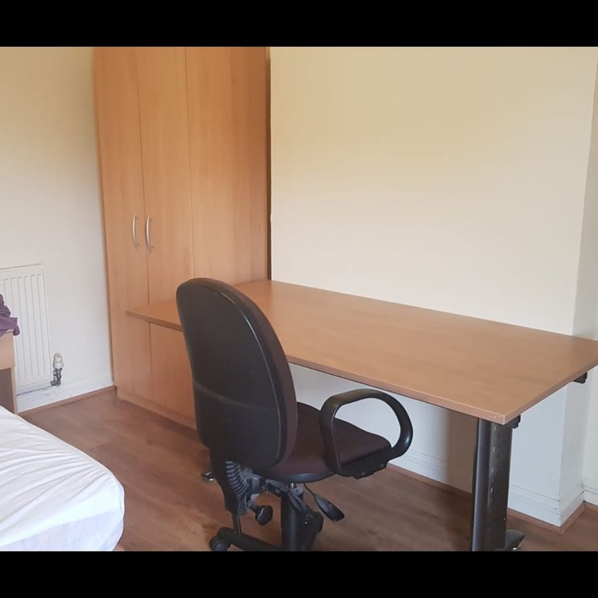 Room in a Shared Flat, Lower Broughton Road, M7 - Photo 1