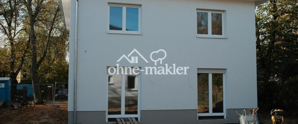 Erstbezug: moderne Stadtvilla mit geh. Innenausstattung und EBK in idyllischer Lage - Foto 1