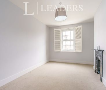 4 bedroom house to rent Clydesdale Avenue, Chichester, PO19 - Photo 1