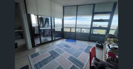 Stunning 1-Bedroom Apartment With View For Lease - Photo 4