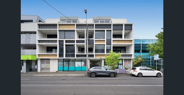 Stylish Modern Apartment Living with City Views - Photo 1