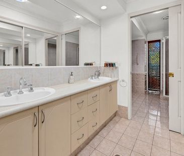 31 Gumleaf Drive, Molendinar QLD 4214 - House For Rent - $980 | Domain - Photo 6