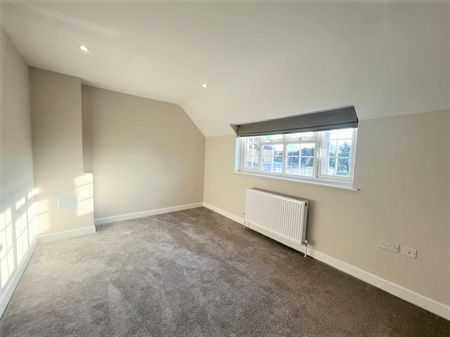 4 bedroom end of terrace house to rent - Photo 5