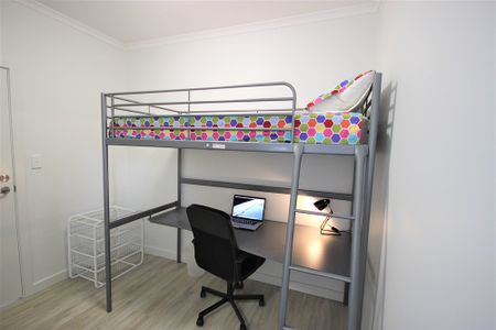 6-bedroom shared house / townhouse, Fifth Street - Photo 3