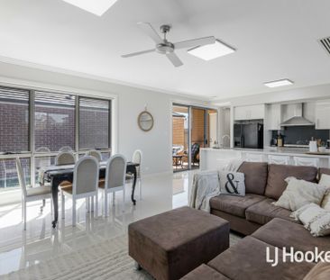 Stunning 3 Bedroom Home - Great Location! - Photo 6