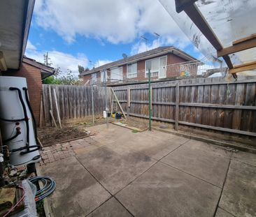 2/24 Forrest Street, Albion, Vic 3020 - Photo 2