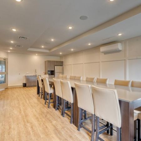 Superbe condo 3 ½ TOUT MEUBLÉ & TOUT INCLUS au Quartier Dix30 à Brossard - Photo 3