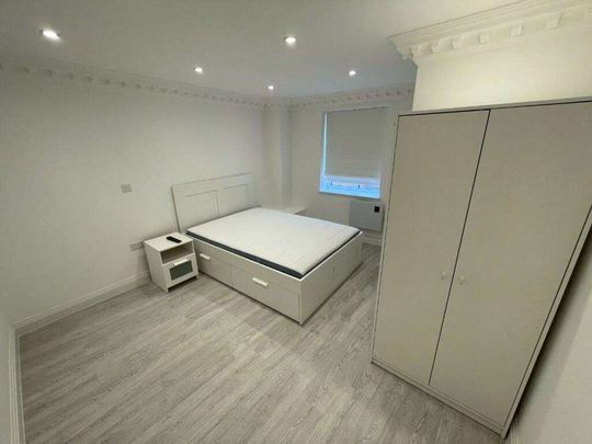 Located in the heart of Reading town centre is this 2 bedroom apartment to rent. - Photo 1