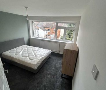 5 Bed Student Accommodation - Photo 2