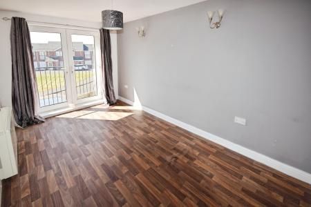 2 bedroom Flat To Let - Photo 1