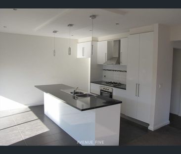 Located in the Kingston Estate! - Photo 3