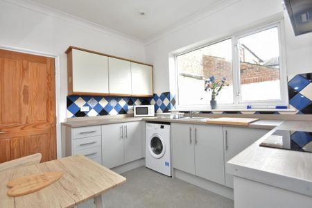 4 bedroom terraced house to rent - Photo 5