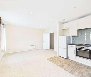 Queensgate House, Cookham Road, Maidenhead, Berkshire, SL6 - Photo 2