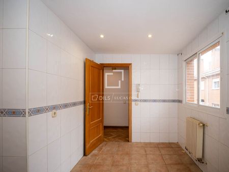 Bright 3-bedroom duplex with parking in San Sebastián de los Reyes - Photo 4