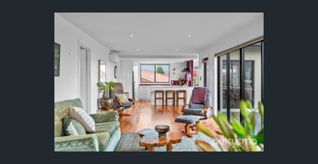 Bellerive Beauty on Clarence Street - Photo 4