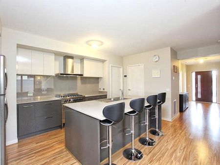 MODERN FAMILY LIVING AT ITS BEST - Photo 4