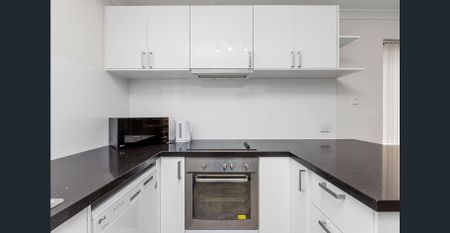 STYLISH FULLY FURNISHED APARTMENT IN A QUIET EAST PERTH CUL-DE-SAC - Photo 2